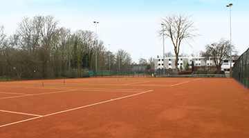 Tennisveld buiten van Fletcher Resort-Hotel Zutphen