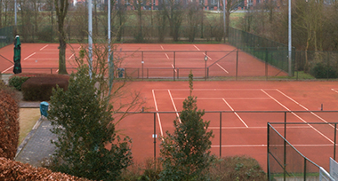 Tennisvelden buiten van Fletcher Resort-Hotel Zutphen